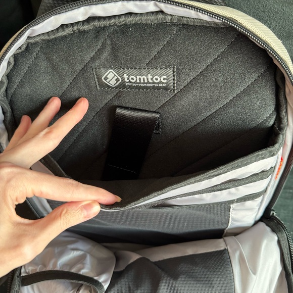 tomtoc Daypack Compact Sling Bag, Crossbody Bag - Like New - Khaki - Picture 9 of 10